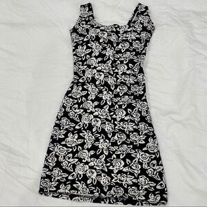 ⭐️ VINTAGE Bodycon Mini  Black White Roses